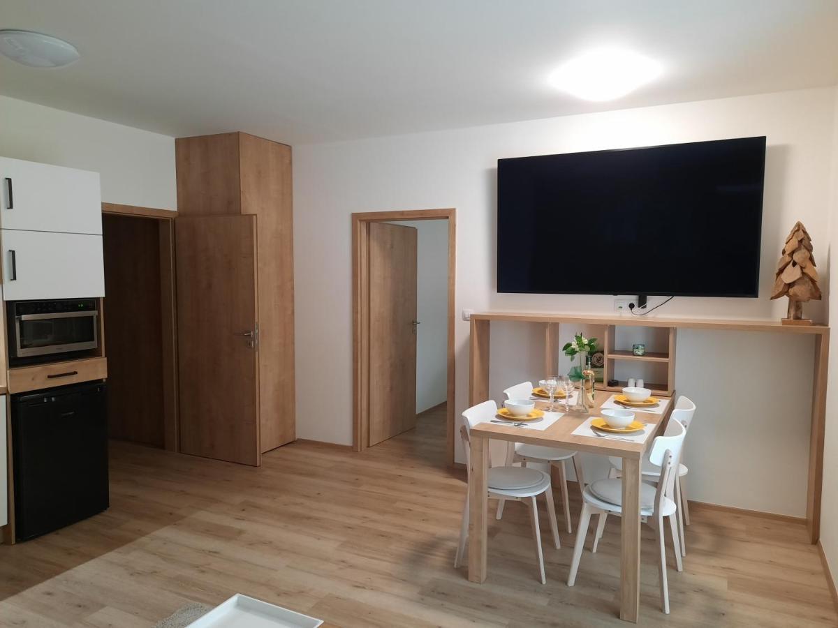 Vlci Nora Apartment *